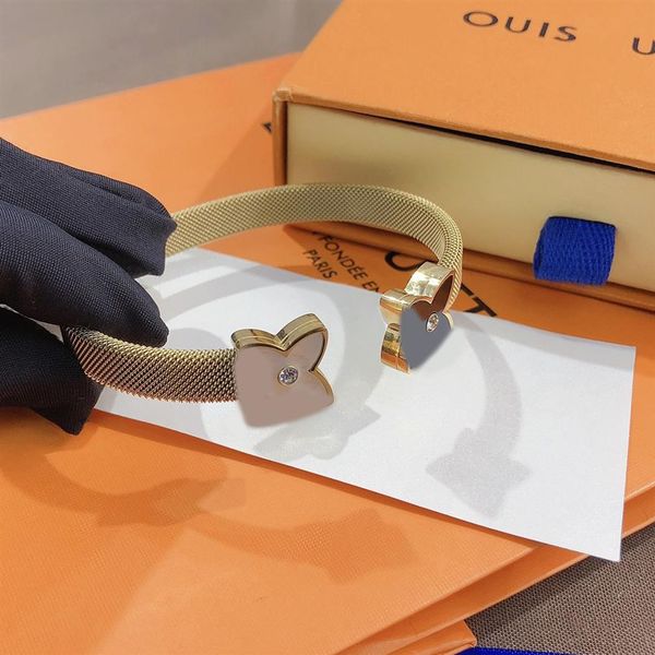 new style bracelets women bangle luxury designer letter jewelry 18k gold plated stainless steel wedding lovers gift bangles wholes295e, Black
new style bracelets women bangle luxury designer letter jewelry 18k gold plated stainless steel wedding lovers gift bangles wholes295e, Black