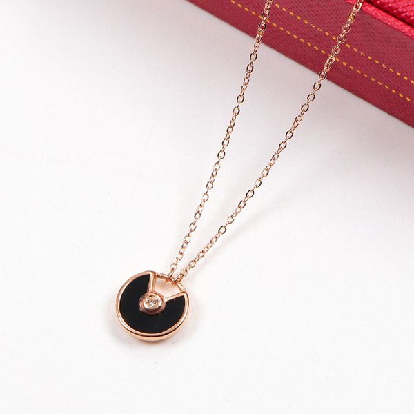 fashion sterling silver amulet necklace ladies diamond round pendant clavicle chain with exquisite gift box packaging
fashion sterling silver amulet necklace ladies diamond round pendant clavicle chain with exquisite gift box packaging