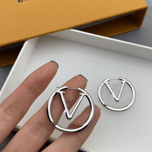 2022 fashion silver hoop earrings for lady women party wedding lovers gift engagement jewelry for bride225b, Golden;silver
2022 fashion silver hoop earrings for lady women party wedding lovers gift engagement jewelry for bride225b, Golden;silver