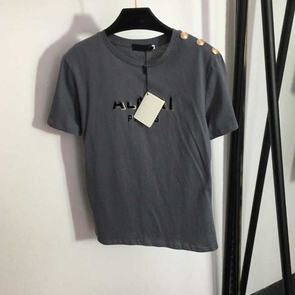 23ss womens designer clothing tee womens t-shirt round neck pure cotton shoulder button gold monogram print short sleeve t-shirt womens clot, White
23ss womens designer clothing tee womens t-shirt round neck pure cotton shoulder button gold monogram print short sleeve t-shirt womens clot, White