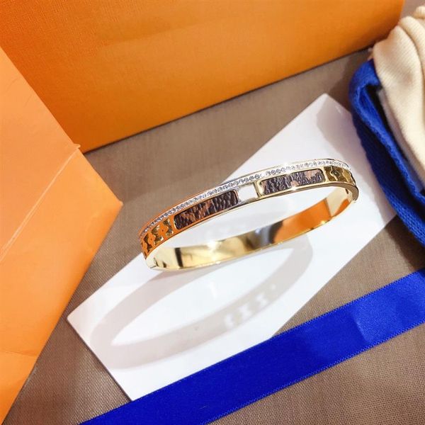 luxury designer love bracelets bangle gold plated with original box card bag unique code273a, Golden;silver
luxury designer love bracelets bangle gold plated with original box card bag unique code273a, Golden;silver