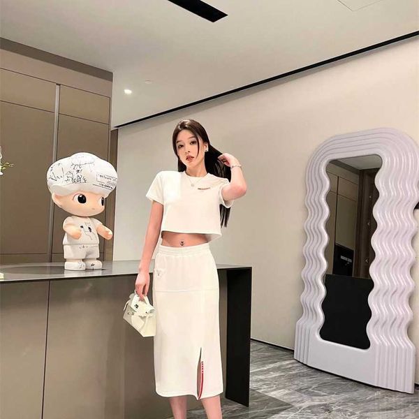 34% off family spring/summer new classic red label short t-shirt+elastic waist split half skirt versatile set, White
34% off family spring/summer new classic red label short t-shirt+elastic waist split half skirt versatile set, White