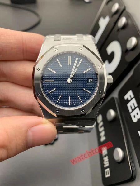zf 15202 montre de luxe watches has a diameter of 39 mm and a thickness of 8.6 mm with a cal.2121 movement sapphire glass mirror steel case, Slivery;brown
zf 15202 montre de luxe watches has a diameter of 39 mm and a thickness of 8.6 mm with a cal.2121 movement sapphire glass mirror steel case, Slivery;brown