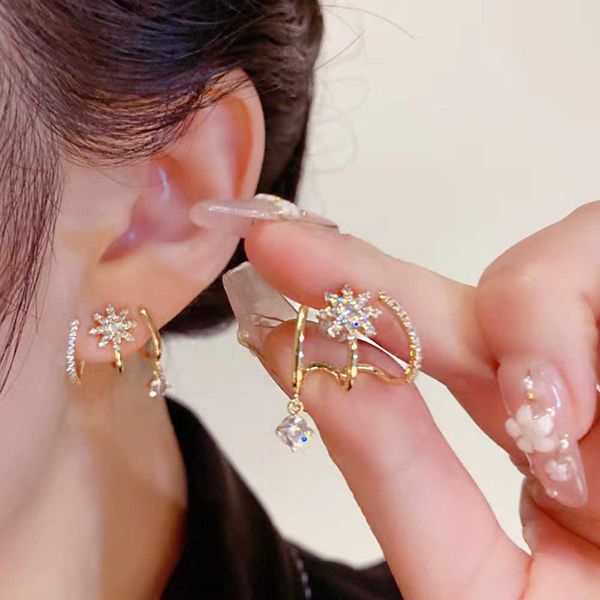 charm 2022 inlaid zircon gold colour flower earrings womens unique design personality fashion earrings wedding jewelry birthday gifts aa2304, Golden
charm 2022 inlaid zircon gold colour flower earrings womens unique design personality fashion earrings wedding jewelry birthday gifts aa2304, Golden