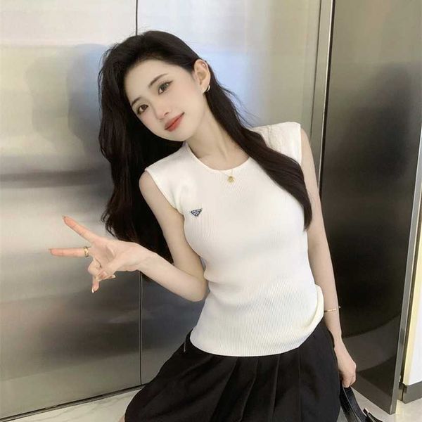 26% off clothing designer quality family spring/summer new fashion classic triangle label sleeveless slim fit knit tank top, White;black
26% off clothing designer quality family spring/summer new fashion classic triangle label sleeveless slim fit knit tank top, White;black