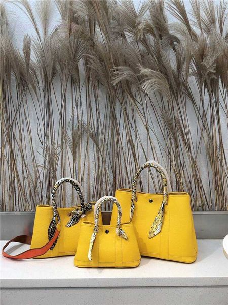 designer herbag garden party evening new popular women's garden canvas belt portable one shoulder messenger cowhide bag 0lfx
designer herbag garden party evening new popular women's garden canvas belt portable one shoulder messenger cowhide bag 0lfx