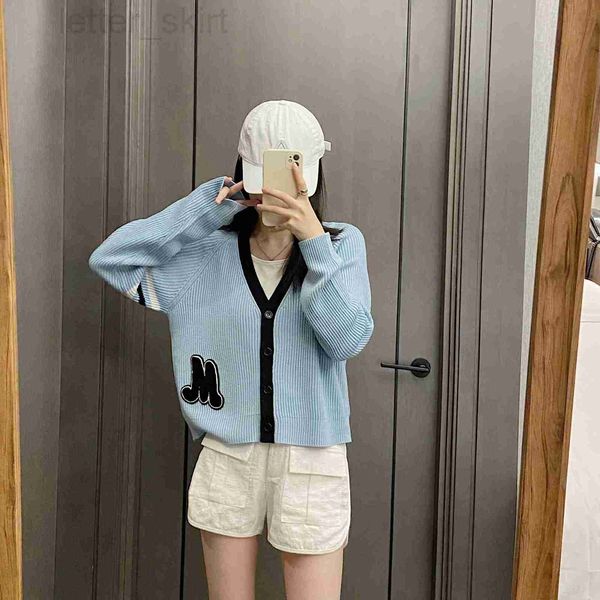 women's knits & tees designer early autumn 2022 fw college style large letter v-neck knit shirt loose fashion aging slouchy logo cardig, White
women's knits & tees designer early autumn 2022 fw college style large letter v-neck knit shirt loose fashion aging slouchy logo cardig, White