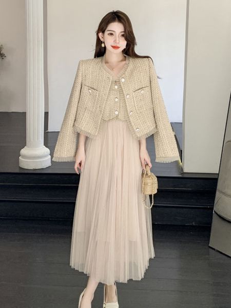 two piece dress french vintage small fragrance two piece sets women outfits luxury short jacket coat sling long dress suits 230422, White
two piece dress french vintage small fragrance two piece sets women outfits luxury short jacket coat sling long dress suits 230422, White