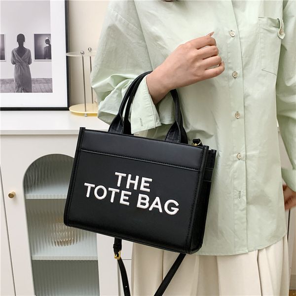 tote bag womens large designer cross shopping bags shoulder bags fashion totes all-match style rattan weaving embroidery
tote bag womens large designer cross shopping bags shoulder bags fashion totes all-match style rattan weaving embroidery