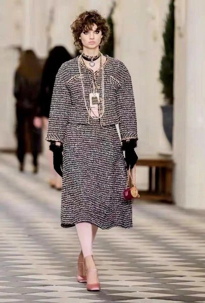 fur classic woolblend leather chain tweed cropped jacket golden iconic button single breasted vneck crotchet knit cape coat, Black
fur classic woolblend leather chain tweed cropped jacket golden iconic button single breasted vneck crotchet knit cape coat, Black