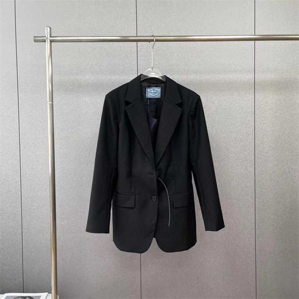 30% off family autumn and winter new fashion style triangle small label waist belt design loose versatile suit coat, White;black
30% off family autumn and winter new fashion style triangle small label waist belt design loose versatile suit coat, White;black