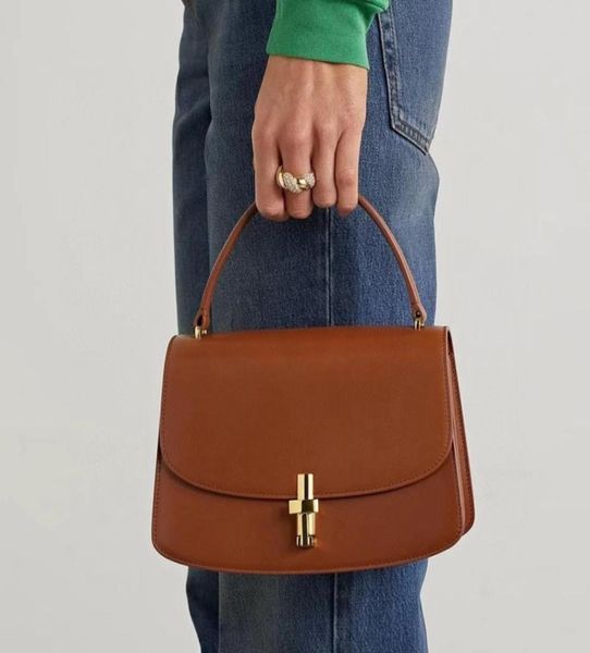 2023 fashion luxury sofia bag designer metal button retro simple box tofu package handbag3384226
2023 fashion luxury sofia bag designer metal button retro simple box tofu package handbag3384226