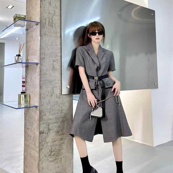 34% off family early autumn new fashionable and handsome three-dimensional decorative slim double pocket plaid long dress, Black;gray
34% off family early autumn new fashionable and handsome three-dimensional decorative slim double pocket plaid long dress, Black;gray