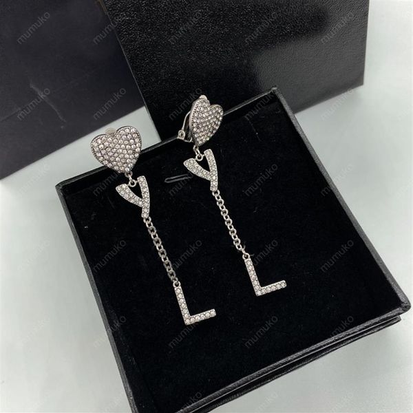 2022 silver earrings designer ear cuffs fashion hoop gold earring for women jewelry luxurys dimond letters pendant l studs bracele333m
2022 silver earrings designer ear cuffs fashion hoop gold earring for women jewelry luxurys dimond letters pendant l studs bracele333m