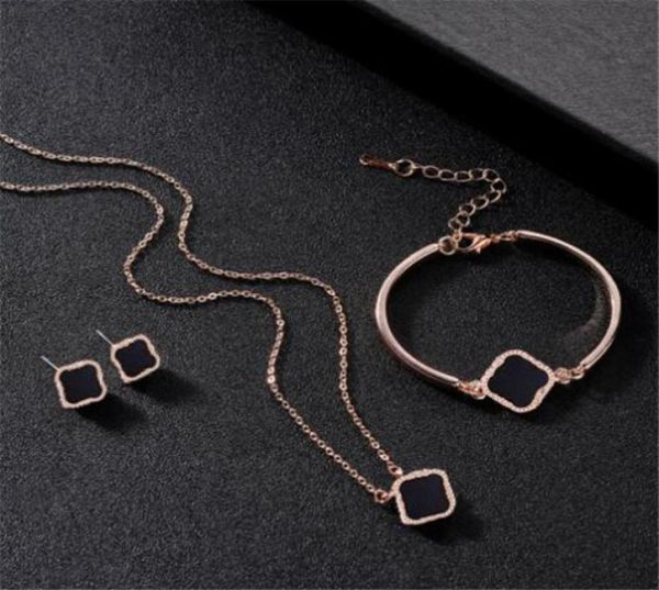 fashion designer jewelry classic fourclovers pendant necklaces bracelet pendant earrings threepiece set motherofpearl 18k gold9931280, Silver
fashion designer jewelry classic fourclovers pendant necklaces bracelet pendant earrings threepiece set motherofpearl 18k gold9931280, Silver