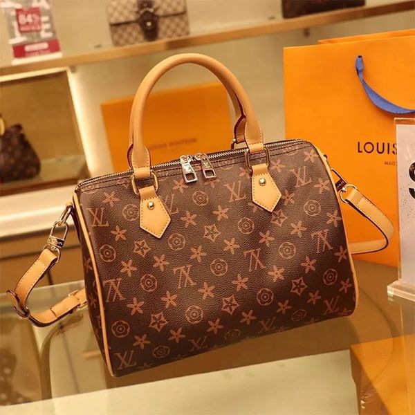 boston women messenger oblique span travel bag classic style fashion bags shoulder lady totes handbags 30 cm with dust bag lock
boston women messenger oblique span travel bag classic style fashion bags shoulder lady totes handbags 30 cm with dust bag lock