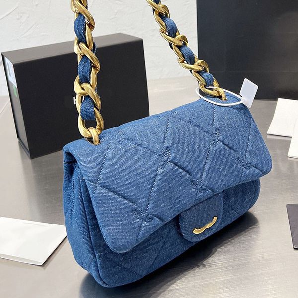 22ss designer denim classic flap bag women medium tote gold metal hardware crossbody shoulder handbag embroidery matelasse thick chain versa
22ss designer denim classic flap bag women medium tote gold metal hardware crossbody shoulder handbag embroidery matelasse thick chain versa