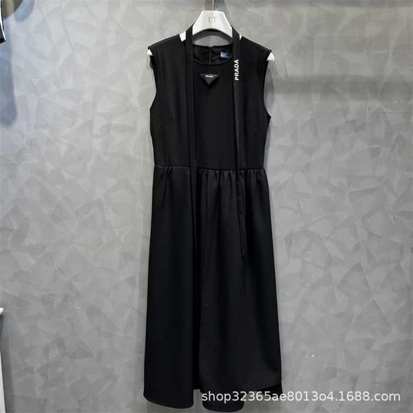 32% off family spring/summer new sleeveless dress with triangle decorative large hem and letter printing belt, Black;gray 
32% off family spring/summer new sleeveless dress with triangle decorative large hem and letter printing belt, Black;gray