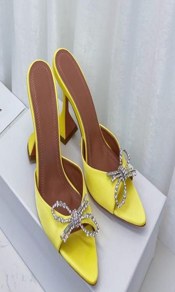 2022 women summer luxury designer high heel sandals slippers yellow goblet heel with pointed crystal diamond bow8834086, Black
2022 women summer luxury designer high heel sandals slippers yellow goblet heel with pointed crystal diamond bow8834086, Black