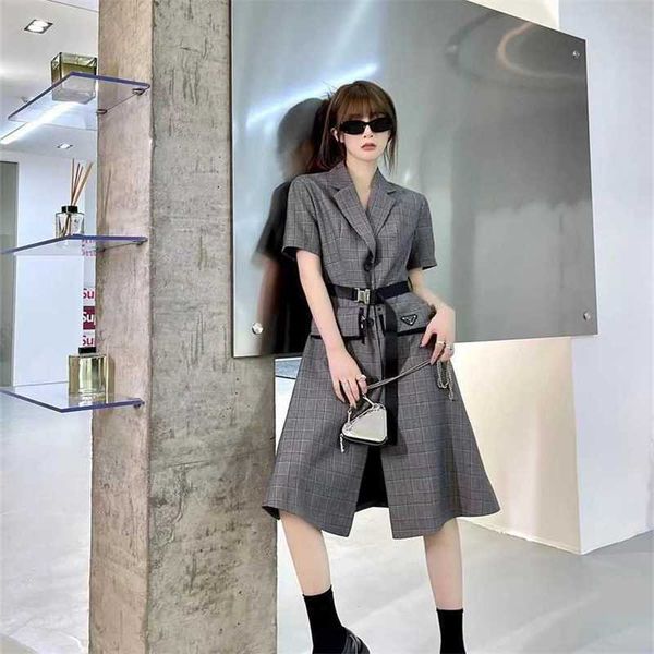 20% off family early autumn new fashionable and handsome three-dimensional decorative slim double pocket plaid long dress, Black;gray
20% off family early autumn new fashionable and handsome three-dimensional decorative slim double pocket plaid long dress, Black;gray