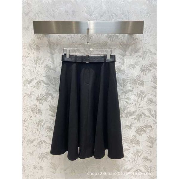 20% off family spring/summer new wave fan swing half waist a-line large skirt with flowing and draping upper body, Black
20% off family spring/summer new wave fan swing half waist a-line large skirt with flowing and draping upper body, Black