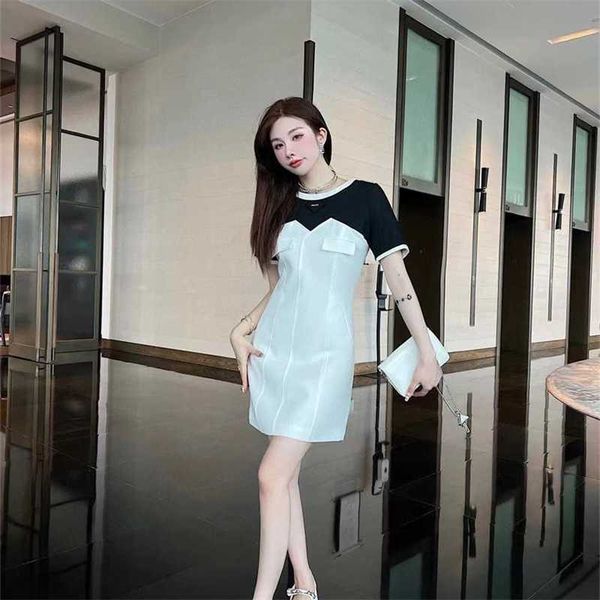 20% off family spring/summer new fashion classic triangle decoration black and white contrast fit versatile dress, Black;gray
20% off family spring/summer new fashion classic triangle decoration black and white contrast fit versatile dress, Black;gray