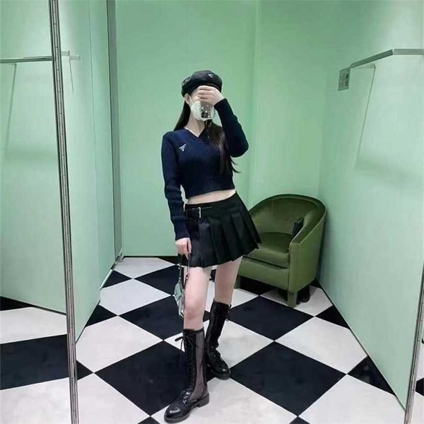22% off family autumn/winter new college style triangle embroidery casual versatile v-neck pit stripe knitted top, White;black
22% off family autumn/winter new college style triangle embroidery casual versatile v-neck pit stripe knitted top, White;black