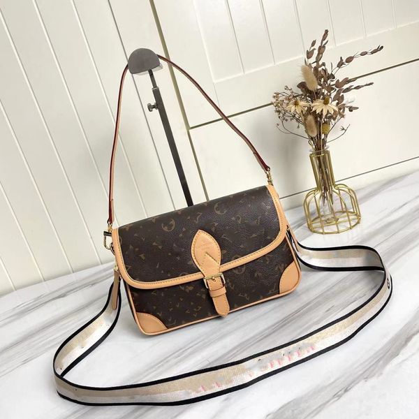 designer bag womens genuine leather lady bag crossbody bag shoulder bags embossing flower clutch purse messenger handbags with original box
designer bag womens genuine leather lady bag crossbody bag shoulder bags embossing flower clutch purse messenger handbags with original box