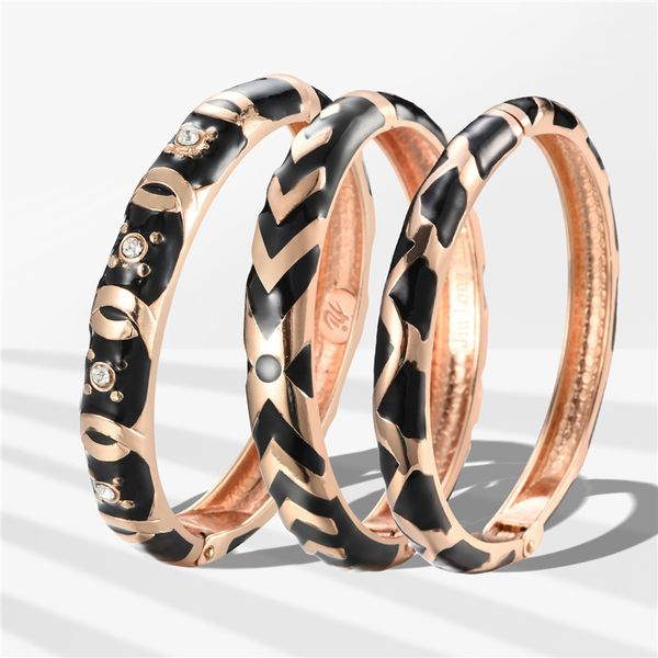 beaded 3 pcs set geometric bracelet for women jewelry black cloisonne women's hand fashion enamel bangle on designer gift 230422
beaded 3 pcs set geometric bracelet for women jewelry black cloisonne women's hand fashion enamel bangle on designer gift 230422