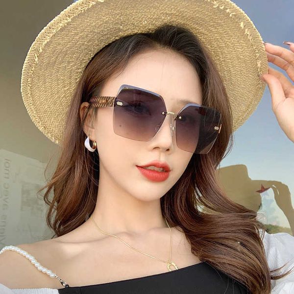 

fashion cool fend letter f sunglasses fund women's 2022 new gradient trimmed frameless mesh red large frame glasses, White;black