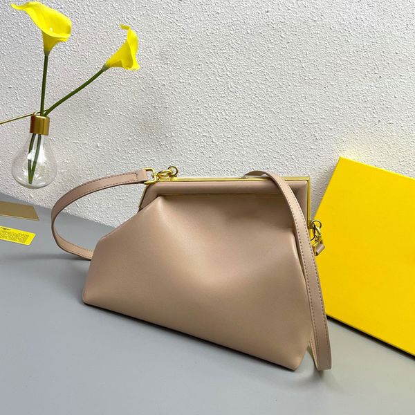 designer fashion crossbody tote clip bag metal edge leather handbag classic letter buckle fenbag women shoulder bag solid color crossbody ba
designer fashion crossbody tote clip bag metal edge leather handbag classic letter buckle fenbag women shoulder bag solid color crossbody ba