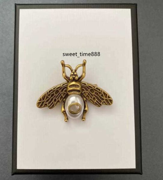 brooches gujia new style glass pearl bee clothing neckpin versatile fashion popular brooch fashion broche jewelry for mens womens bijoux cje, Gray
brooches gujia new style glass pearl bee clothing neckpin versatile fashion popular brooch fashion broche jewelry for mens womens bijoux cje, Gray