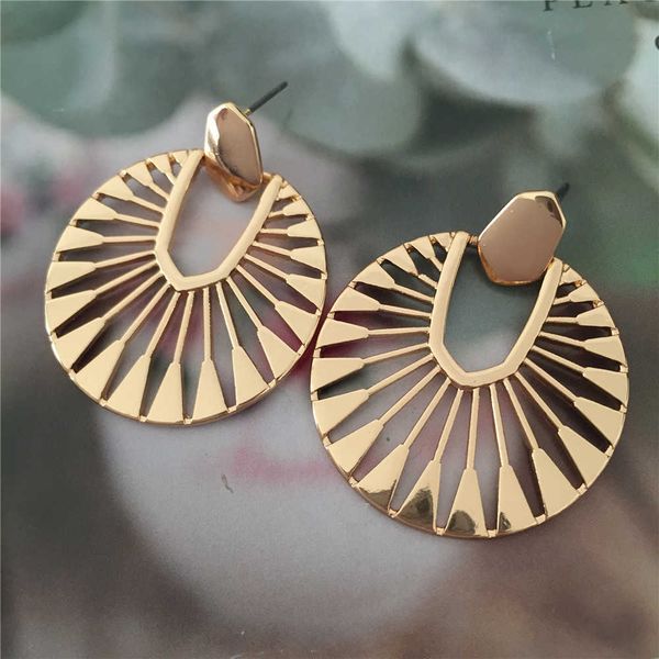 charm new fashion geometric earring for women gold color meatal jewelry exaggeration punk statement earring w0422, Golden
charm new fashion geometric earring for women gold color meatal jewelry exaggeration punk statement earring w0422, Golden