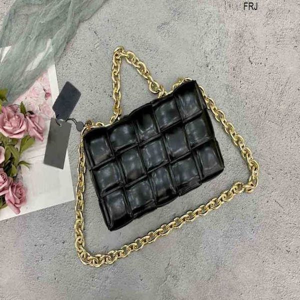 designer bottegas bags venetas cassettes ladies mini woven sponge strap diagonal leather one shoulder chess pillow tote messenger have logo
designer bottegas bags venetas cassettes ladies mini woven sponge strap diagonal leather one shoulder chess pillow tote messenger have logo