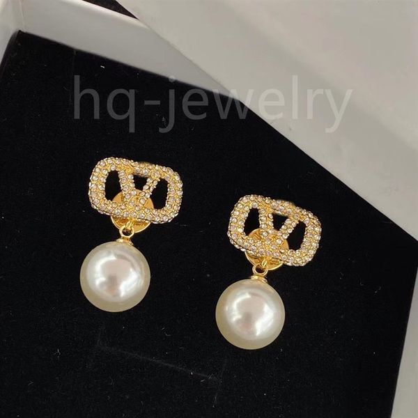 2023 earrings designer for women stud luxury gold heart shape pearl crystal gold double v letter 925s silver jewelry classic 8983068, Golden;silver
2023 earrings designer for women stud luxury gold heart shape pearl crystal gold double v letter 925s silver jewelry classic 8983068, Golden;silver