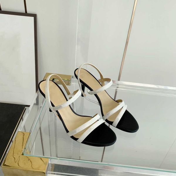 fashion designer sandals summer cool slippers channel women's classic fashion casual flip sandals x261, Black
fashion designer sandals summer cool slippers channel women's classic fashion casual flip sandals x261, Black