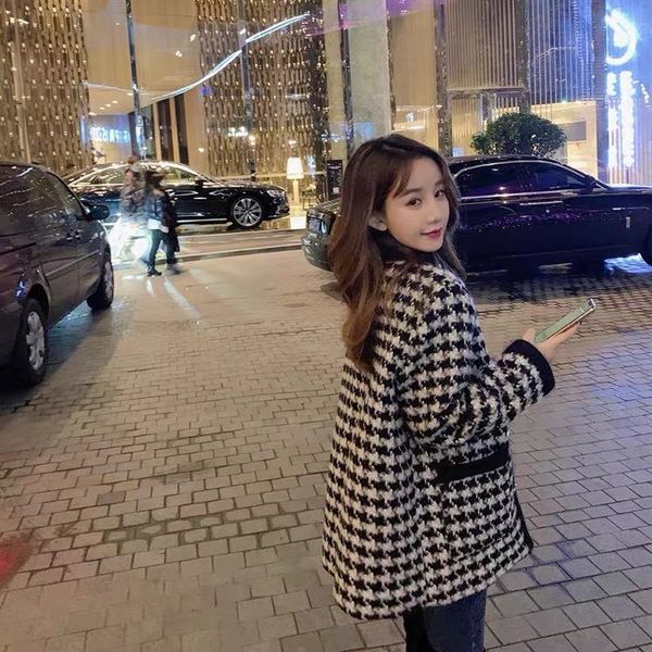 fur 2022 women vintage plaid pattern print woolen coat female chic long sleeve single breasted outwear jackets female blends, Black
fur 2022 women vintage plaid pattern print woolen coat female chic long sleeve single breasted outwear jackets female blends, Black