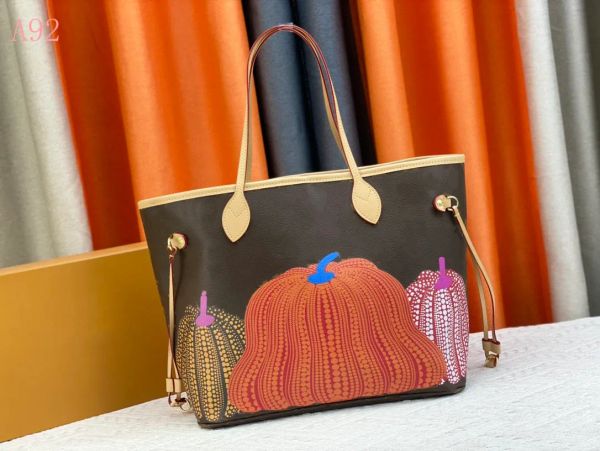 2023 luxurys designers tassel handbags bag women leather soho disco shoulder bag fringed messenger purse designer pumpkin bags
2023 luxurys designers tassel handbags bag women leather soho disco shoulder bag fringed messenger purse designer pumpkin bags