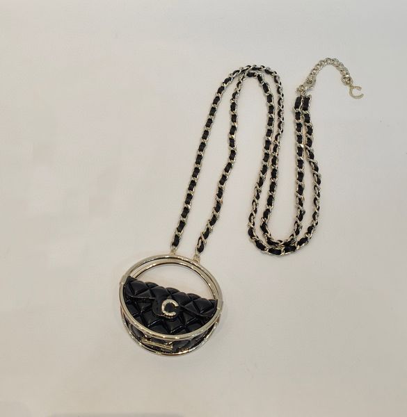 2023 luxury quality charm sweater pendant necklace with black color design round shape and genuine leather have box stamp ps7889a, Golden
2023 luxury quality charm sweater pendant necklace with black color design round shape and genuine leather have box stamp ps7889a, Golden
