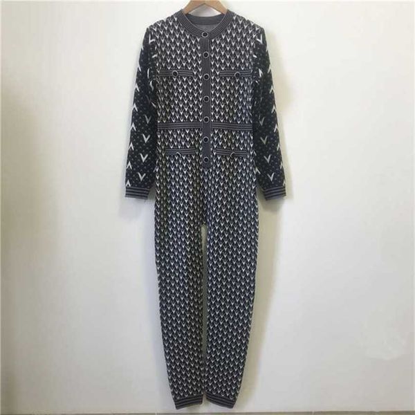 22% off autumn/winter new four pocket slim fit grey plaid long sleeve pullover cardigan one piece pants for women, Black;white
22% off autumn/winter new four pocket slim fit grey plaid long sleeve pullover cardigan one piece pants for women, Black;white