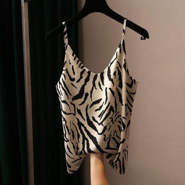 t-shirt 2021 summer new leopard print ice silk sling feminine vneck suit inside and outside wear loose sleeveless vest top, White
t-shirt 2021 summer new leopard print ice silk sling feminine vneck suit inside and outside wear loose sleeveless vest top, White