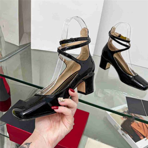 dress shoes 2023 valentinoity fashion women's high heels business work wedding party travel casual flats 05-026, Black
dress shoes 2023 valentinoity fashion women's high heels business work wedding party travel casual flats 05-026, Black