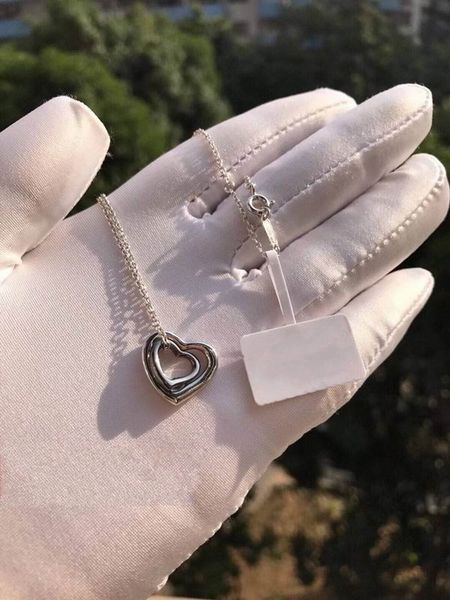 2023 lovely cute pendant necklaces thin silver stainless steel chain heart rings luxury designer women necklace with dust bag and box
2023 lovely cute pendant necklaces thin silver stainless steel chain heart rings luxury designer women necklace with dust bag and box