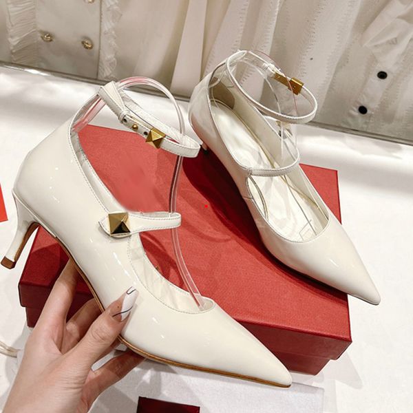 2023 high heels dress shoes sandals sandal designer luxury embroidery leather flat buckle ladies metal letters work wedding party fashion wo, Black
2023 high heels dress shoes sandals sandal designer luxury embroidery leather flat buckle ladies metal letters work wedding party fashion wo, Black