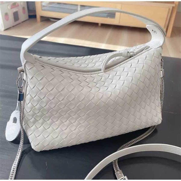 women handbags bottegas bags venetas hobo 2023 new woven b womens v fashion dumpling casual solid black one shoulder handheld straddle 18red
women handbags bottegas bags venetas hobo 2023 new woven b womens v fashion dumpling casual solid black one shoulder handheld straddle 18red