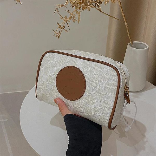 brand 23ss women's wallets winter plush grils letter embroidery fashion old pattern zipper wrist bag194i, Red;black
brand 23ss women's wallets winter plush grils letter embroidery fashion old pattern zipper wrist bag194i, Red;black