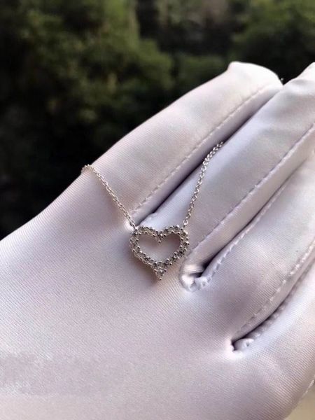 2023 lovely cute pendant necklaces silver thin stainless steel chain heart diamonds crystal ring luxury designer women necklace with dust ba
2023 lovely cute pendant necklaces silver thin stainless steel chain heart diamonds crystal ring luxury designer women necklace with dust ba