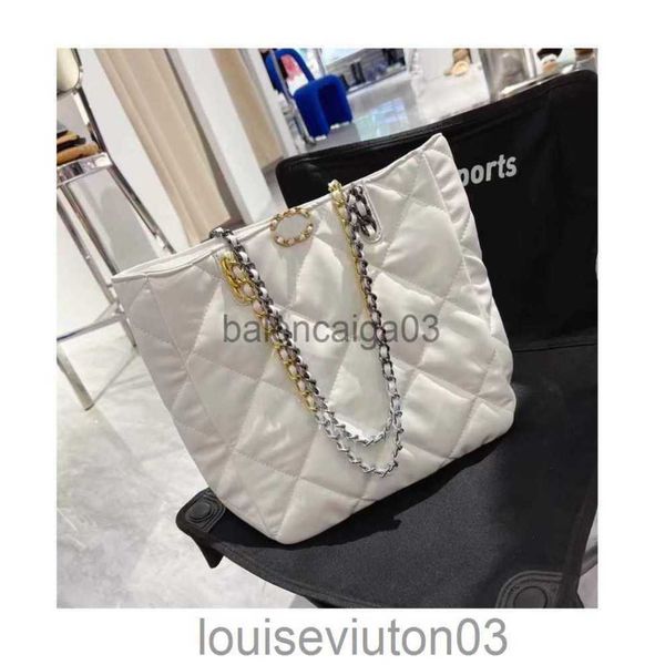 designer channel bag tote shoulder handbag crossbody messenger bag luxurious fashion new lingge chain large capacity tote makeup bag
designer channel bag tote shoulder handbag crossbody messenger bag luxurious fashion new lingge chain large capacity tote makeup bag