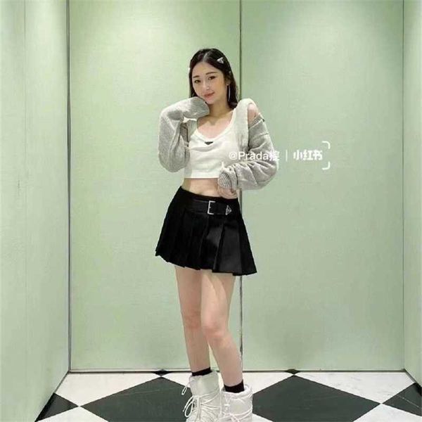20% off family spring/summer new fashion classic triangle metal rib round neck ultra short versatile tank top, White
20% off family spring/summer new fashion classic triangle metal rib round neck ultra short versatile tank top, White