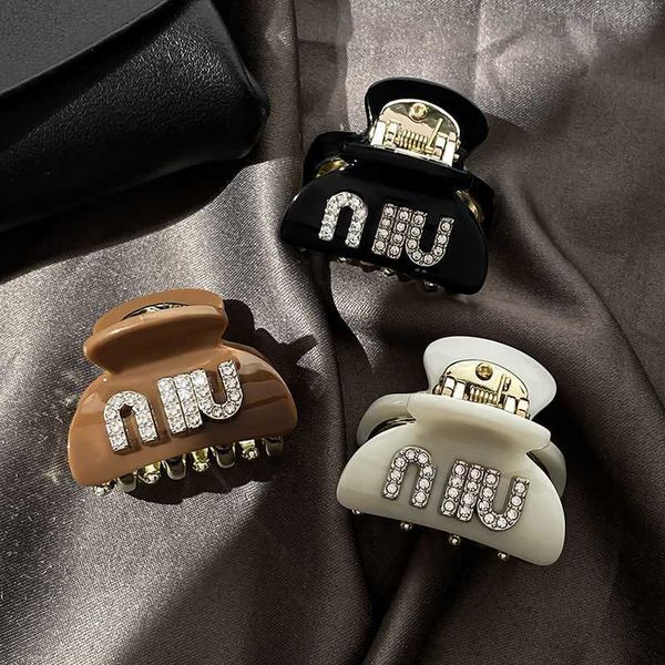 pink barrette m letter diamond embedding autumn style grab clip simple small grab clip versatile ins back head grab hair ornament women', Golden;silver
pink barrette m letter diamond embedding autumn style grab clip simple small grab clip versatile ins back head grab hair ornament women', Golden;silver
